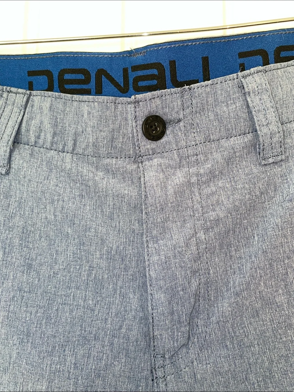Denali Men's Chambray Blue Flat-Front Shorts size Waist 32